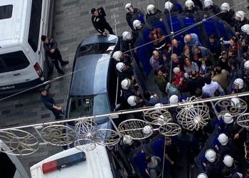 Polis, AYM kararına bir kez daha uymadı; Cumartesi Anneleri’ni yine engelledi