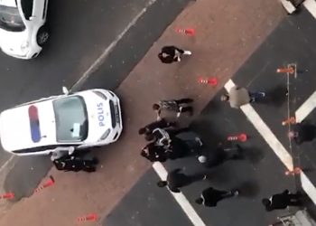 Polisin ‘derinizi yüzeceğim’ diye tehdit edip darp ettiği iki kardeş gözaltına alındı