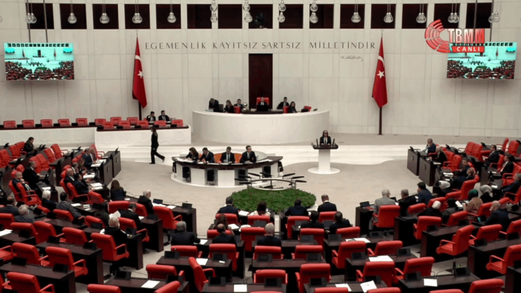 Saadet Partisi'nin 'yargıdaki kamplaşmanın araştırılması önergesi' AKP ve MHP oylarıyla reddedildi