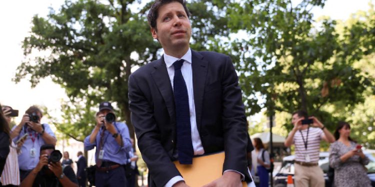 Sam Altman, OpenAI CEO'su olarak geri dönüyor
