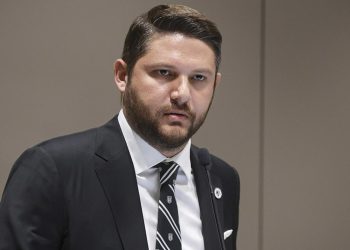 Serhan Çetinsaya'da Samet Aybaba'ya sert sözler: 'Umarım bu yanlış yoldan döner'