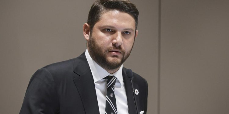 Serhan Çetinsaya'da Samet Aybaba'ya sert sözler: 'Umarım bu yanlış yoldan döner'