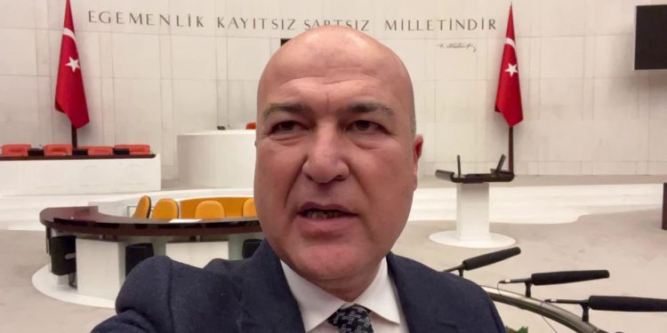 TBMM'de 'Adalet Nöbeti' sürüyor: 'Anayasa değiştirilmeye çalışılıyor, buna cevaz vermeyeceğiz'