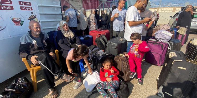 Tahliyede de ayrımcılık: Çifte vatandaşlar ve yaralılar Gazze'den çıkıyor