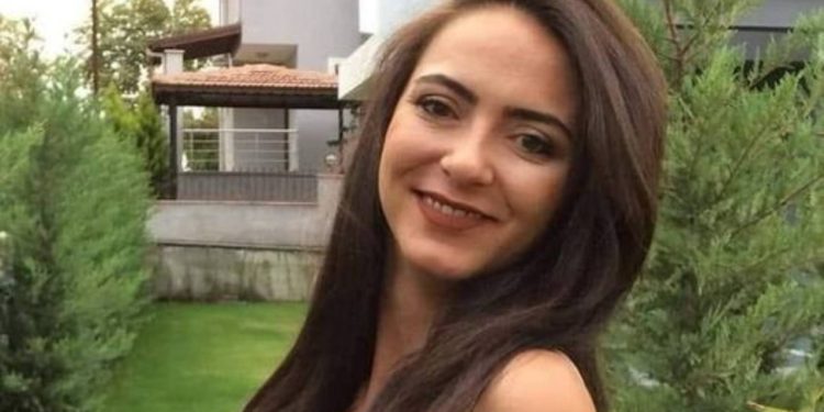 Telefonlara cevap vermeyen kadının cansız bedeni bulundu