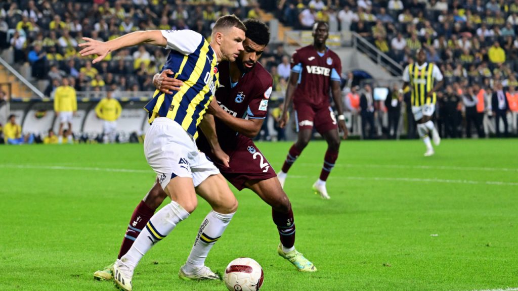 Trabzonspor, Fenerbahçe'yi Kadıköy'de devirdi