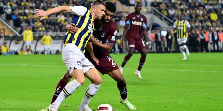 Trabzonspor, Fenerbahçe'yi Kadıköy'de devirdi