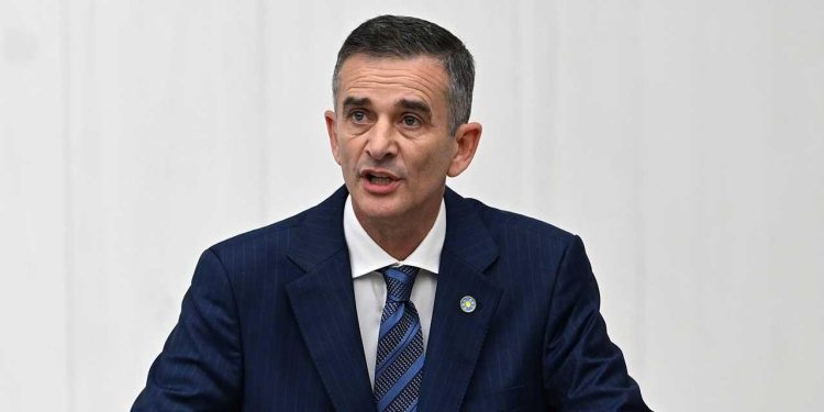 İYİ Parti’li Ümit Dikbayır, istifadan vazgeçti: Mücadele edeceğim