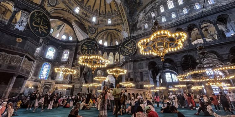 UNESCO istedi; Ayasofya’da 15 Ocak’tan itibaren ziyaretçi yönetim planı uygulanacak