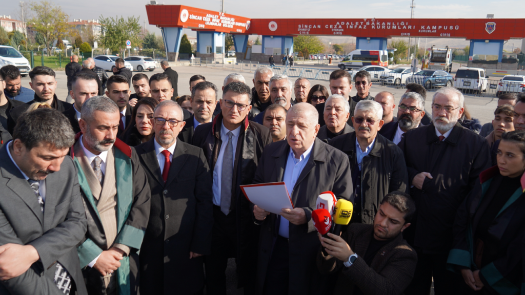 Ümit Özdağ, Sincan Cezaevi önünde: 'Her gün gündemde tutacağız'