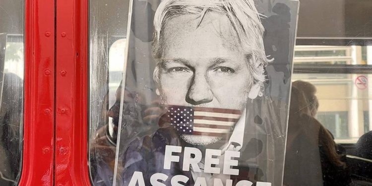 Wikileaks kurucusu Julian Assange'in tutukluluğu ABD'de iki uç siyasiyi yan yana getirdi