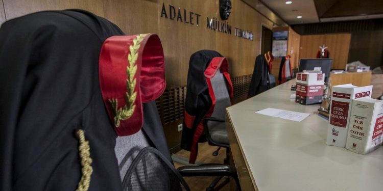 Yargıda skandalların sonu gelmiyor; mahkeme kararı olmadan serbest bırakılmış
