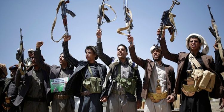 'Yemenli Husiler, Kızıldeniz'de İsrail gemisi kaçırdı': İsrail'e göre Türkiye'den yola çıkan bir gemiye el konuldu