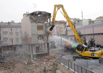 Yeni 'Kentsel Dönüşüm Yasası'nda büyük risk: Yurttaş evsiz kalabilir!