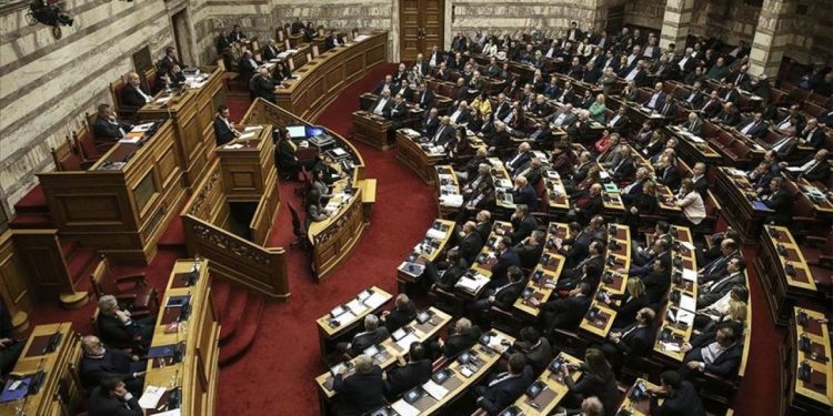 Yunanistan Parlamentosu 11 milletvekilinin dokunulmazlığını kaldırdı