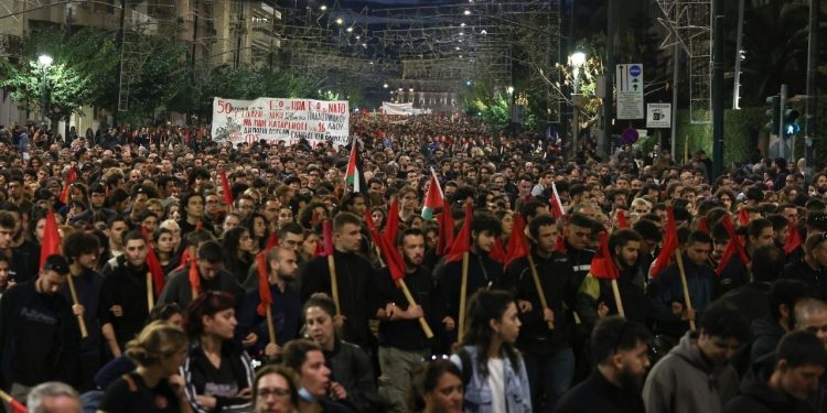 Yunanistan'da 17 Kasım öğrenci ayaklanmasının yıl dönümünde Filistin'e destek mesajı