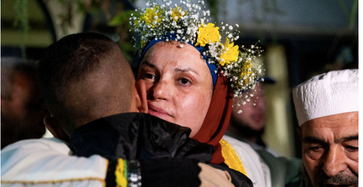 Yüzde altmış yanıkla sekiz yıldır kaldığı hapisten çıkan Israa Jabbis: “Filistin yaralıyken sevinmeye utanıyoruz.”