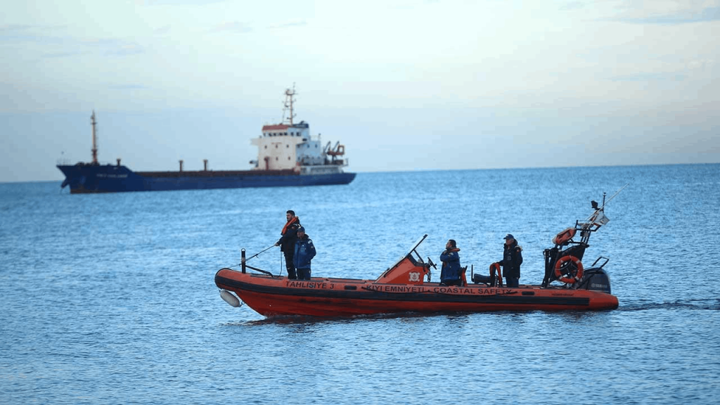 Zonguldak'ta batan gemide kayıp 7 denizciyi arama çalışmaları sürüyor