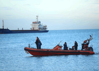 Zonguldak'ta batan gemide kayıp 7 denizciyi arama çalışmaları sürüyor