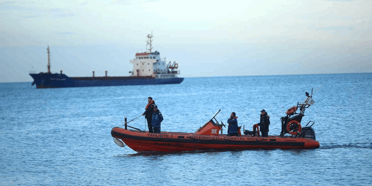 Zonguldak'ta batan gemide kayıp 7 denizciyi arama çalışmaları sürüyor