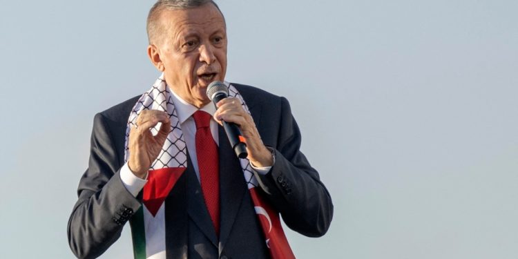 “Erdoğan Hamas’a desteğini ifade ederken, İsrail ile ilişkilerini de koruyor”