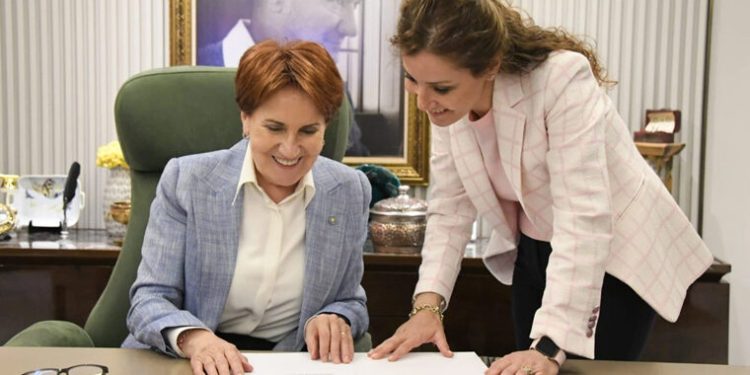 Akşener’in Özel kalemi Esma Bekar’dan Ümit Dikbayır’a yanıt