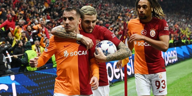 Galatasaray iki kez iki farklı geriye düştüğü maçta Manchester United’la 3-3 berabere kaldı