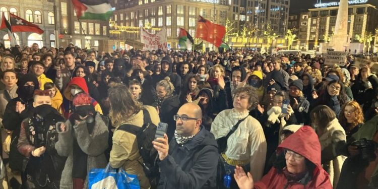 Wilders’in seçim zaferine karşı protesto eylemi!