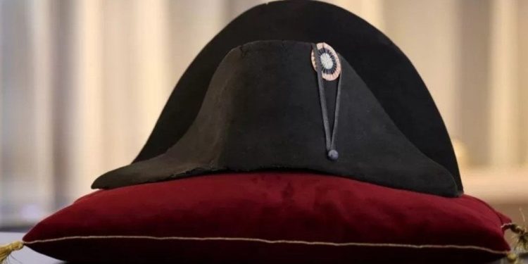 Napolyon’un şapkası rekor fiyata satıldı