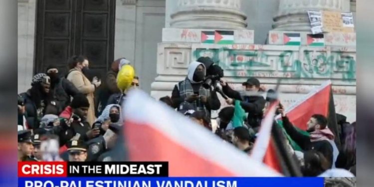 New York’un simge yapısına “Özgür Filistin” yazıldı