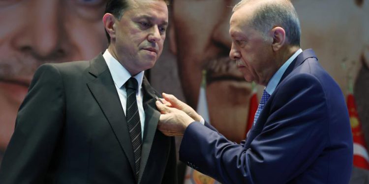 ‘İYİ Parti’den istifa ederek AKP’ye geçen Nebi Hatipoğlu 50 milyon dolar transfer parası aldı’ iddiası