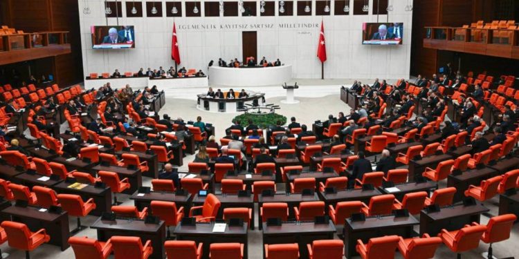 12 şehidin ardından Meclis’te “alkış” tartışması