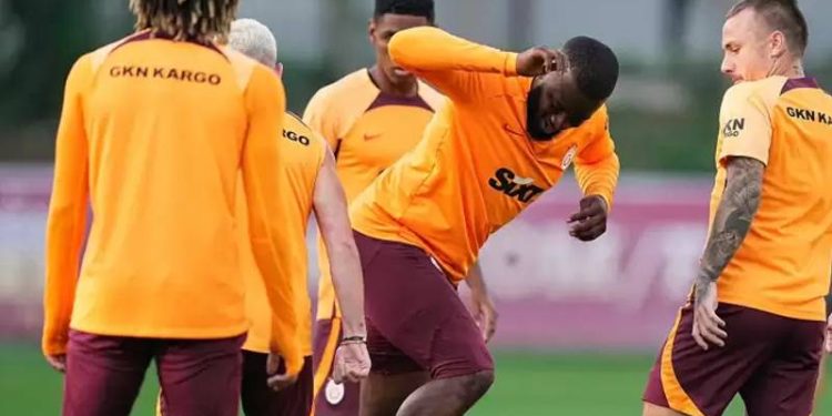 Galatasaray'da iki oyuncuyla yollar ayrılıyor!
