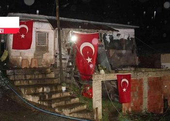 Neden hep yoksulluk dökülen evlerden aşağı sarkıtılıyor bayrak!