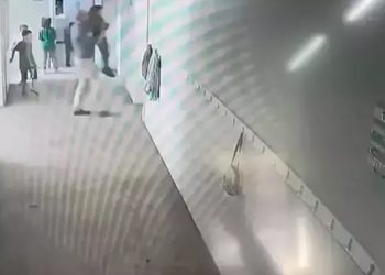 6 yaşındaki çocuğu havaya kaldırıp fırlatan müdür yardımcısının görev yeri değişti