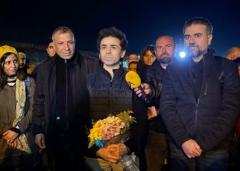 Gazeteci Yılmaz cezaevinden çıktı: Aklım duvarların arkasında kaldı