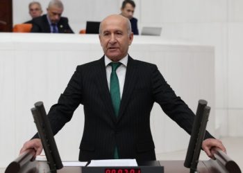 Aslan:  Hristiyan ve Êzîdî öğrencilere din dersi dayatılıyor