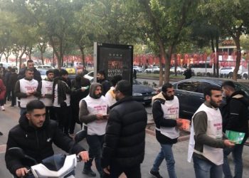 Bildiri dağıtan gençlere dönük işkence emniyette devam etti