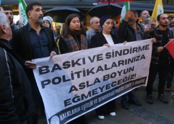 İzmir’de tutuklamalara tepki: Mücadele azmimiz büyüyecek