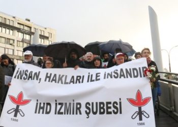 İzmir’de İnsan Hakları Haftası kapsamında yürüyüş