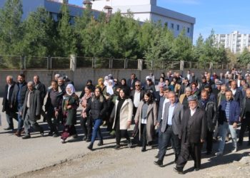 Cenazesi karton kutuda teslim edilen Elçiçek için yürüdüler