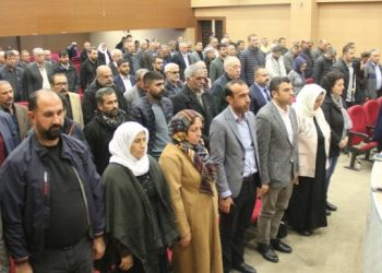 Halk toplantısı: Tutsaklar çözüm yoluna işaret ediyor