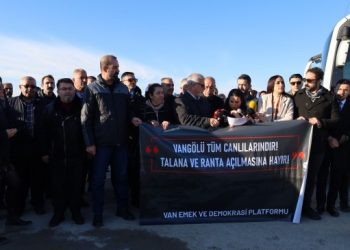 Wan Gölü sahilinde kaçak yapı protestosu