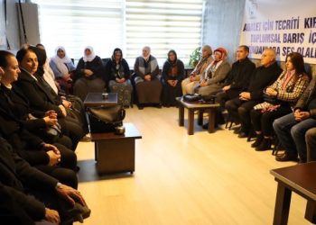 Tutsaklar dayanışmanın büyütülmesini bekliyor