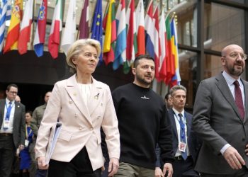 AB, Macaristan'ın itirazına rağmen Ukrayna ile katılım müzakerelerini başlatma kararı aldı