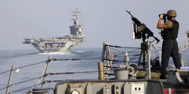 ABD, Kızıldeniz’de ticari gemiyi ele geçirmeye çalışan Husi teknelerini batırdı