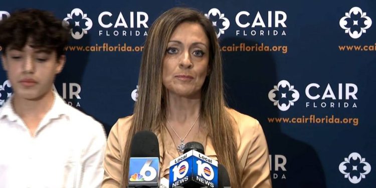 ABD'de bir lise öğrencisi, annesinin Filistin yanlısı paylaşımları nedeniyle okuldan atıldı