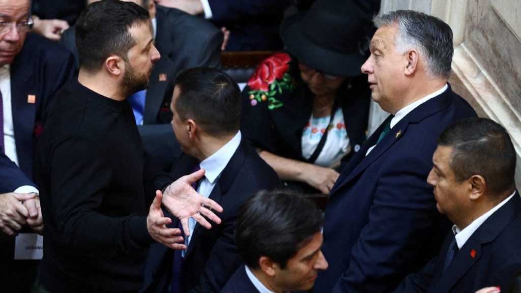 AB'deki vetosunu kaldırması için Orban'a yakın markaj uygulayan Zelenskiy, ABD yardımlarının akıbeti için Biden'la görüşecek