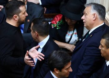 AB'deki vetosunu kaldırması için Orban'a yakın markaj uygulayan Zelenskiy, ABD yardımlarının akıbeti için Biden'la görüşecek
