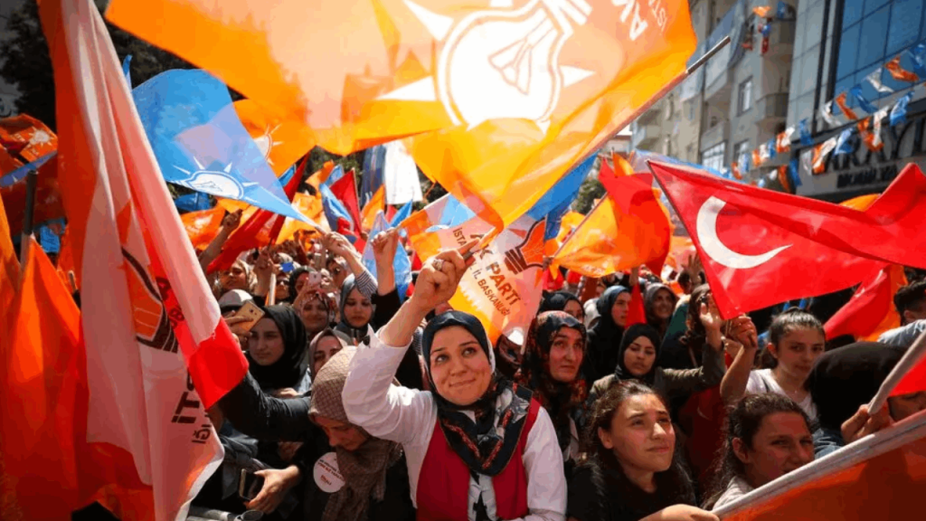 AKP'nin tek sorunu İstanbul'da değil: Parti içindeki kliklerin mücadelesi 2019'u tekrar yaşatabilir